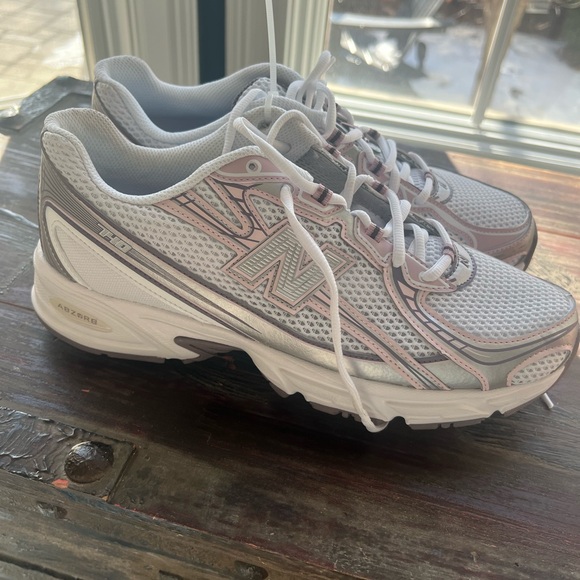 New Balance 740 Athletic Shoe - Ice Wine / White / Rose Sugar - Picture 3 of 6